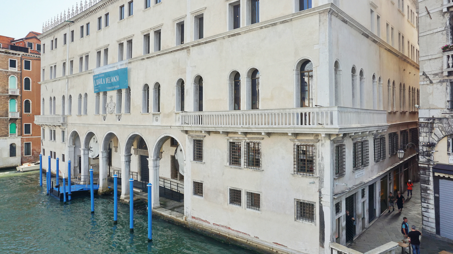 Editorial illustration of a grand Venetian merchant palazzo beside the Grand Canal near the Rialto Bridge, evoking the Fondaco dei Tedeschi.